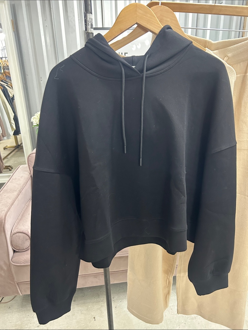 black hoody size L NWT